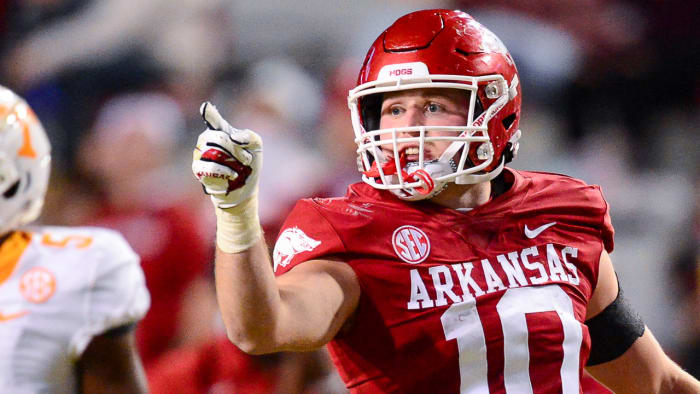 Razorbacks linebacker Bumper Pool points the defense in the right direction against Tennessee in a game Nov. 7, 2020.